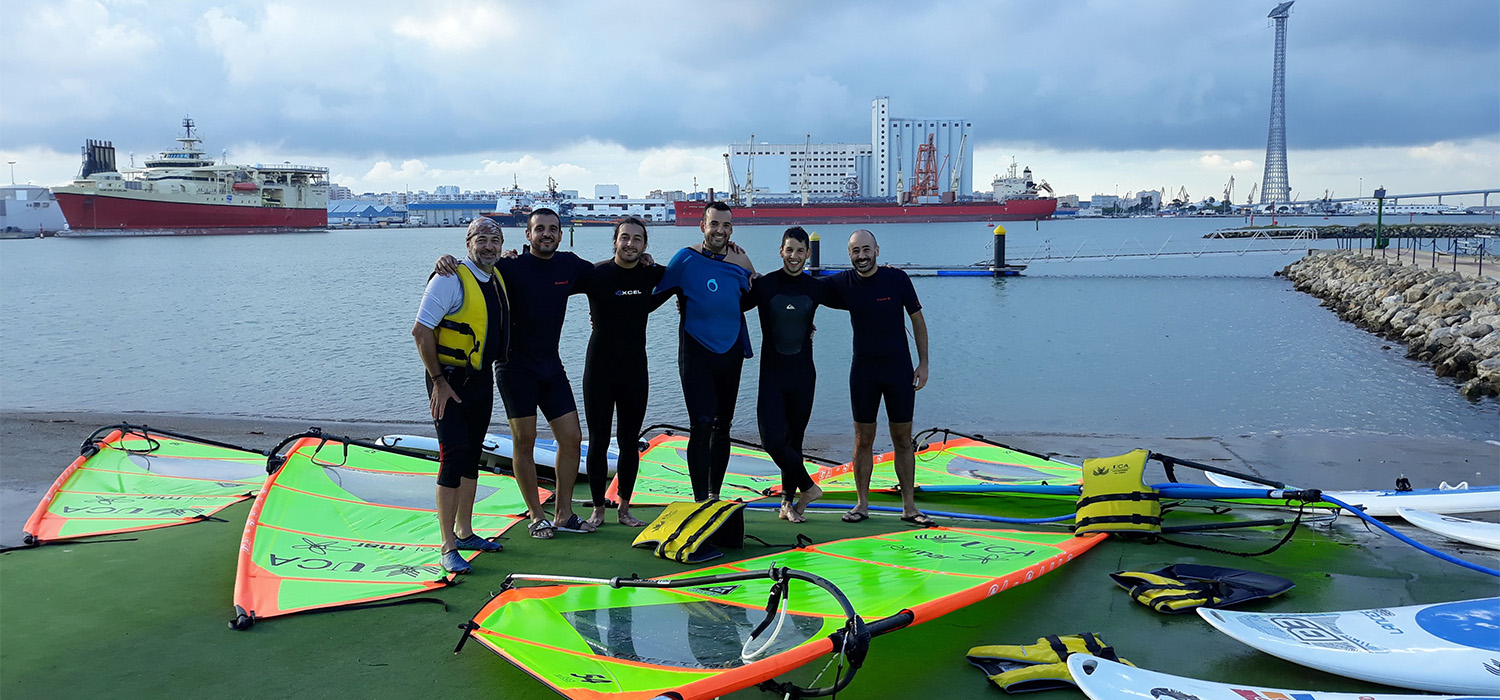 La UCA celebra el I Curso de Iniciación al Windsurf