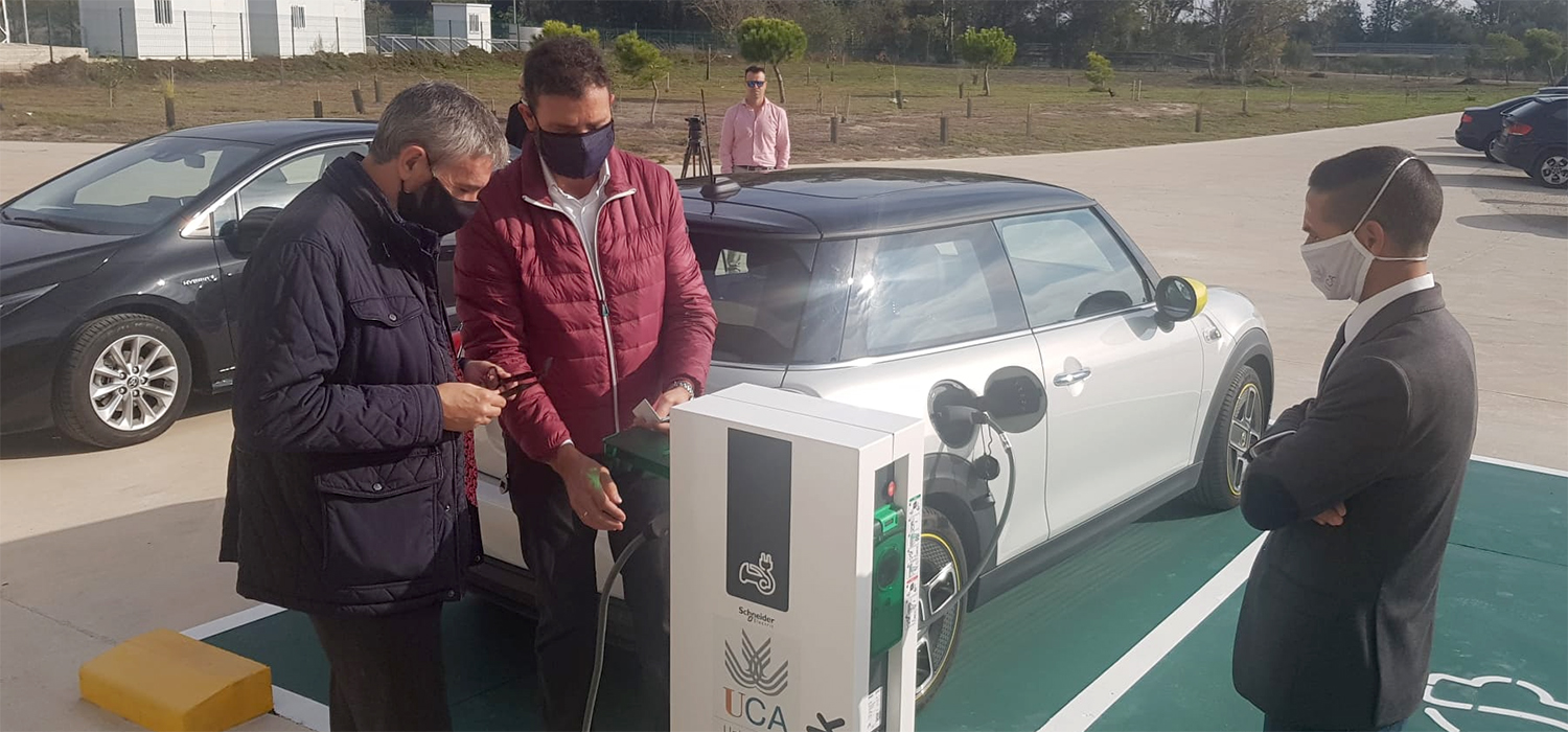 La UCA impulsa la recarga de vehículos eléctricos e híbridos en el marco de su estrategia de movilidad sostenible